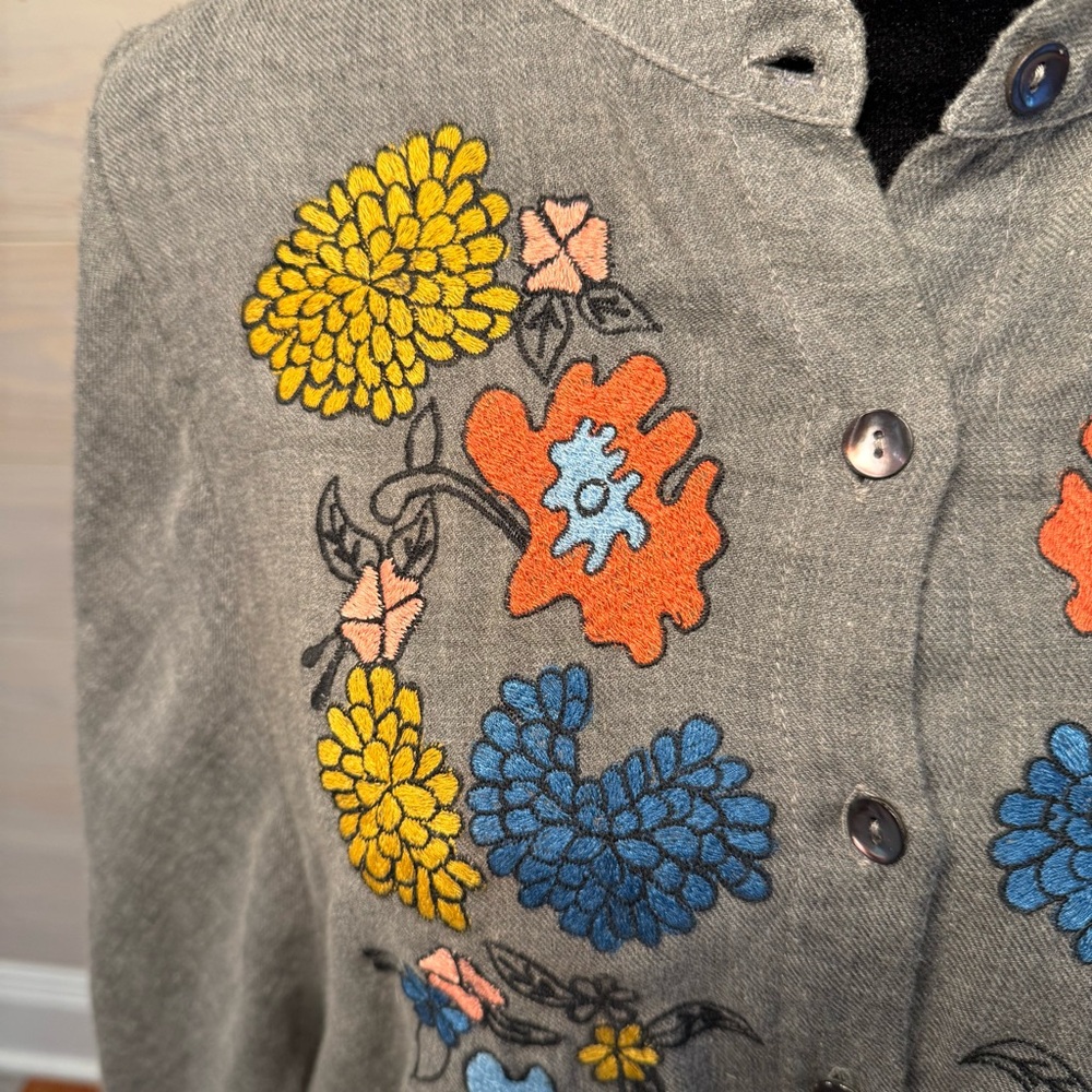 Ivy Jane Embroidered Flowers S/M Gray Boho Top Blouse Spring Hippie - Picture 6 of 12